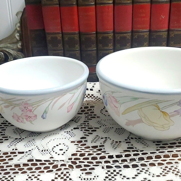 Set of 2 Studio Nova Mixing Bowls  7" & 6" - Picture 2 of 5